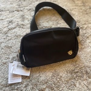 LULULEMON EVERYWHERE BELT BAG